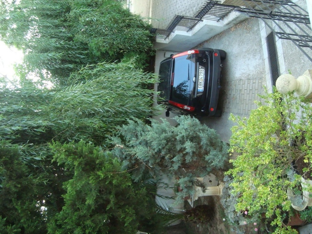 our open air parking..it's tricky to park here..but there are free parking and safe  all around the neighbourhood