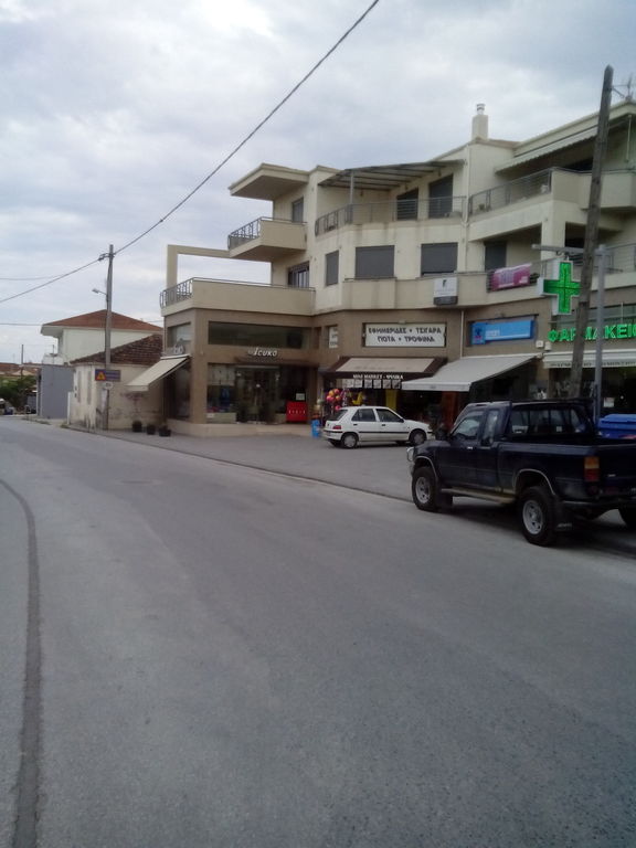 Road near the house and mini market stasis 1.