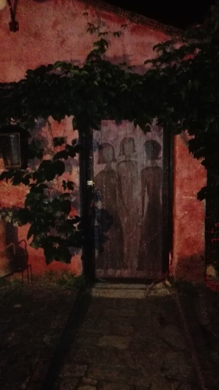     My wife's painting in garden .