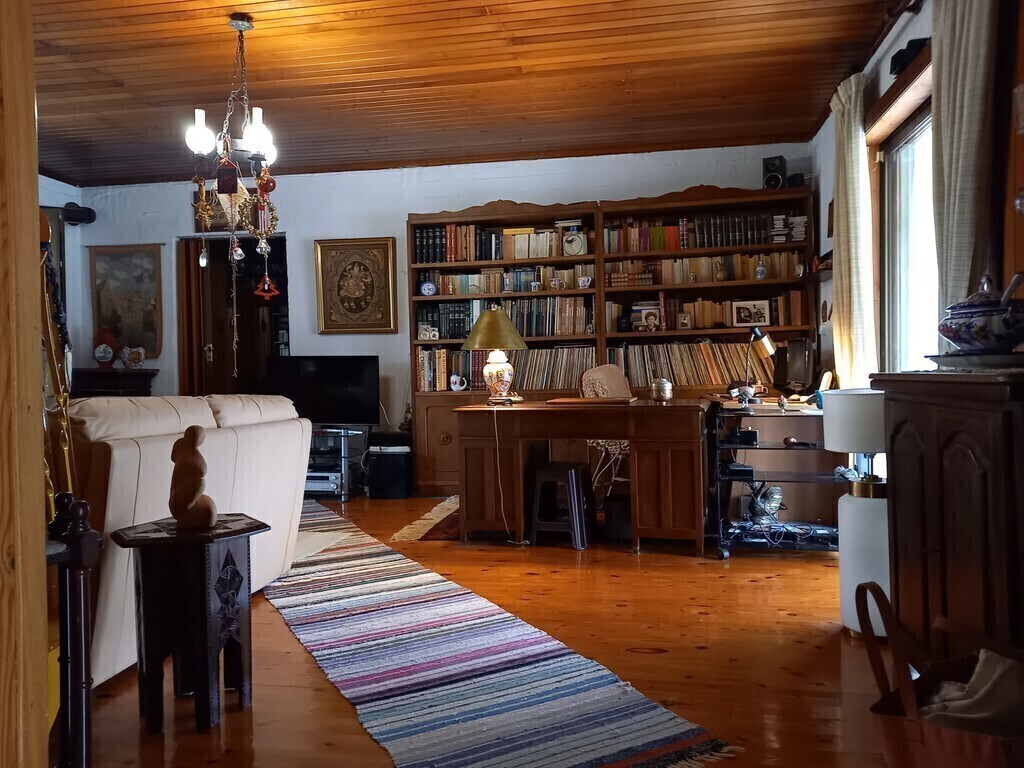 OROPOS main living room