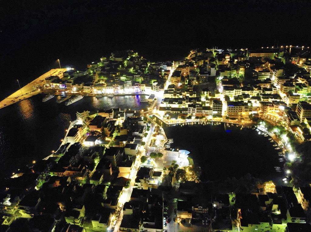 Ag.Nikolaos by night