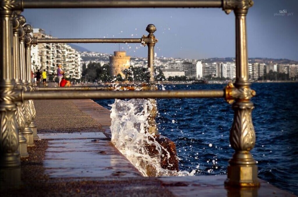 Thessaloniki Harbour / The white tower