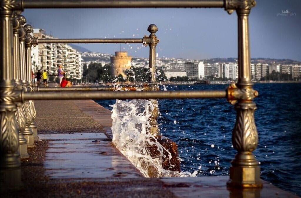 Thessaloniki Harbour / The white tower