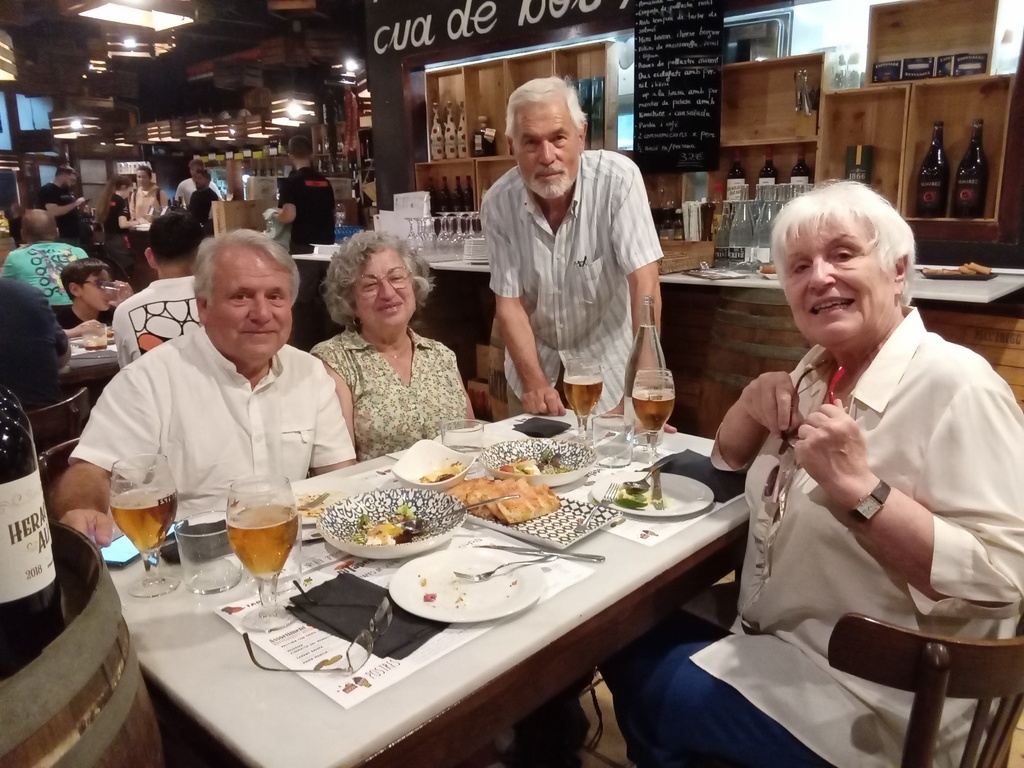 our dearest exchgers offering us a welcome local diner at Garriga by Barcelona