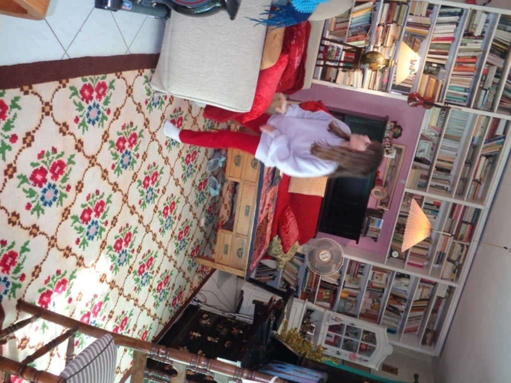 ground floor living room+kitchen...kilim just during winter