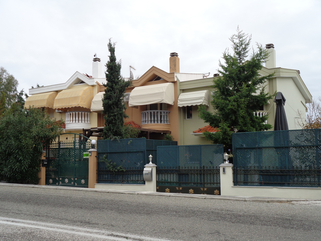 this pic is to show to you our next complex to our home, as you drive  finding   it on your right hand...of course  a GPS    ...