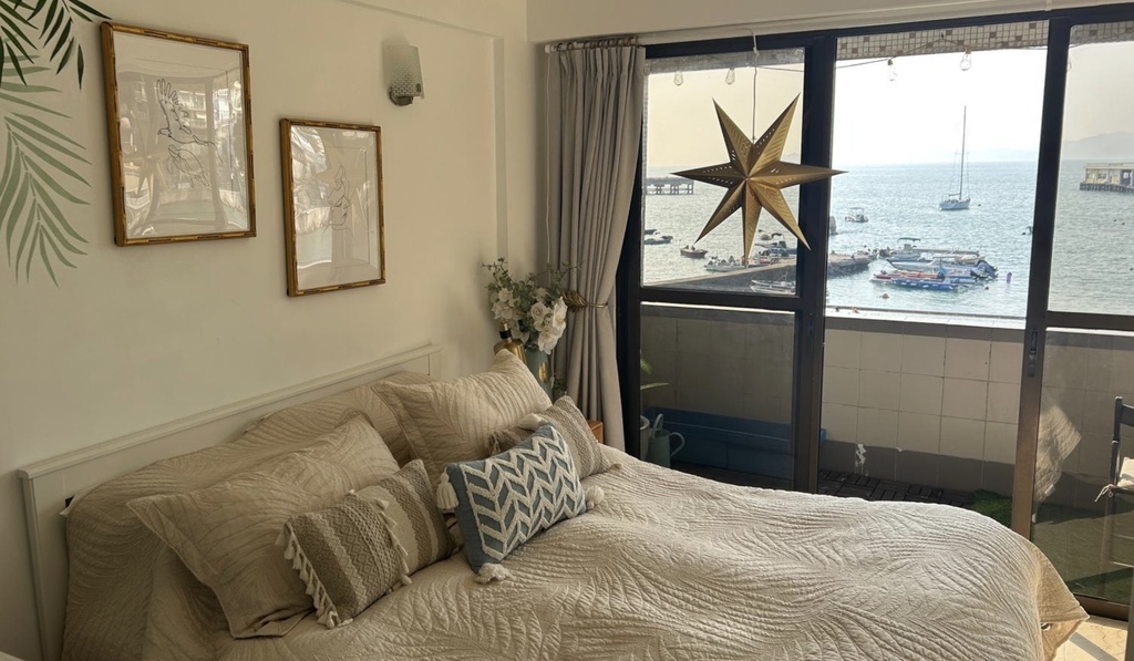 Master bedroom/balcony photo 2