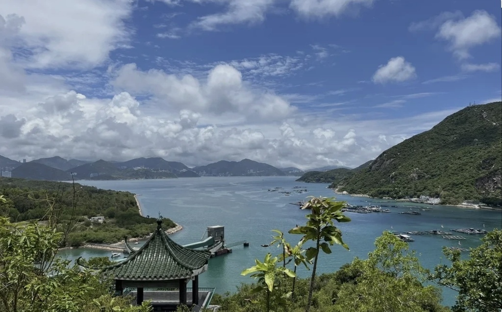 The view from So Kwu Wan. Many seafood restaurants here. 