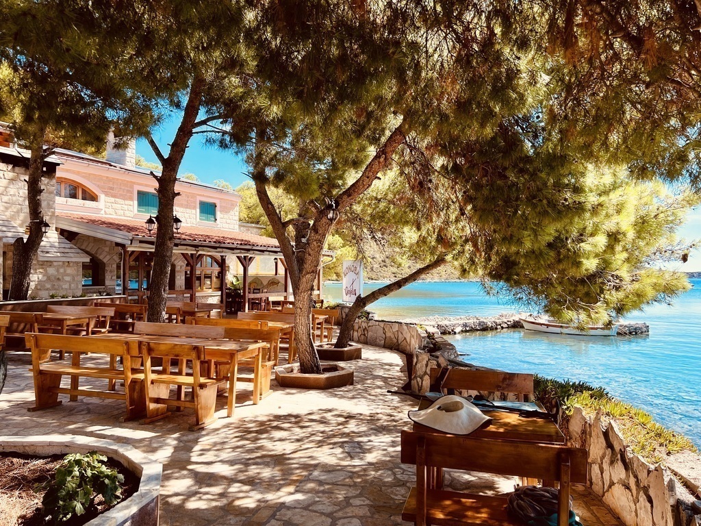 Excellent restaurant on the other side of the island - hike to it is amazing