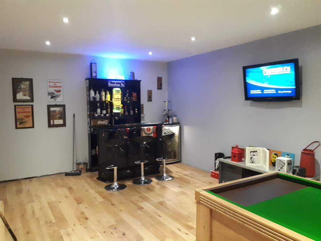 Bar, TV and X-box in Games Room