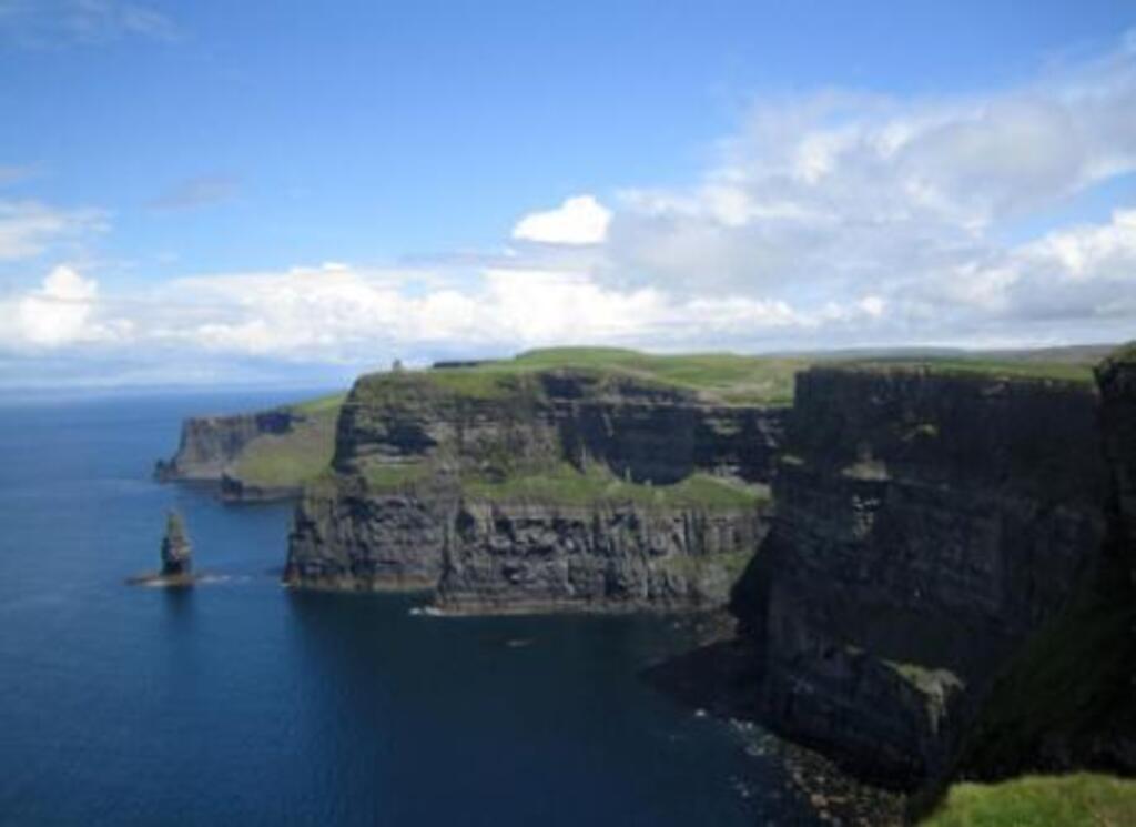 Cliffs of Moher (nearby scenic attraction)