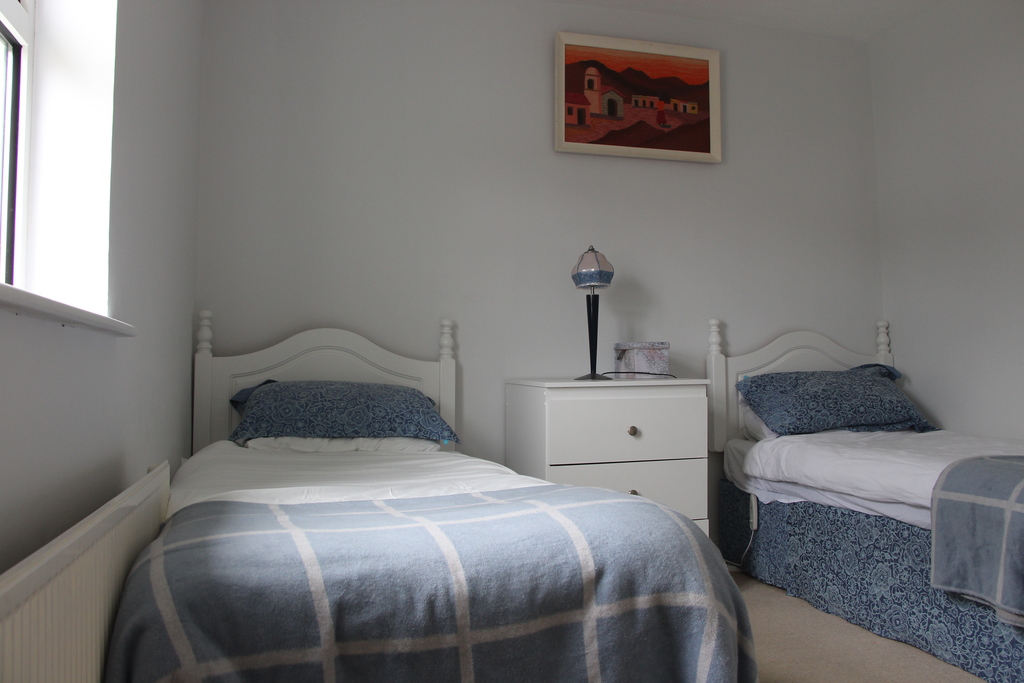 Twin bedroom