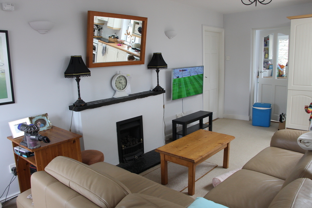 Second sitting room (with tv)