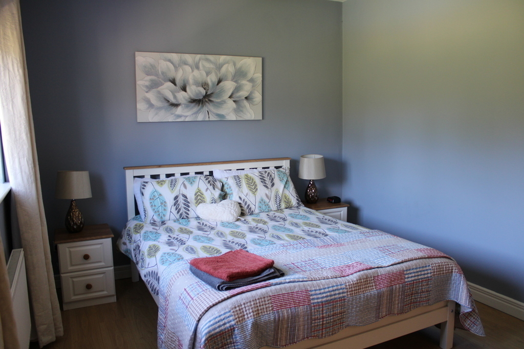 Bedroom 2 Queen Size Bed with ensuite to the back of the house