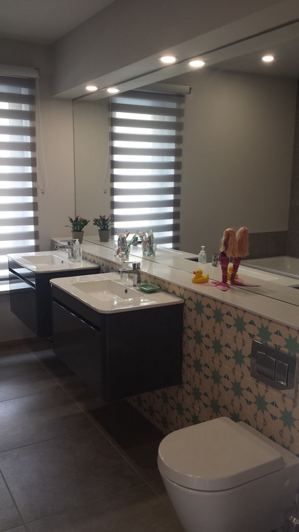 Family bathroom with shower & bath