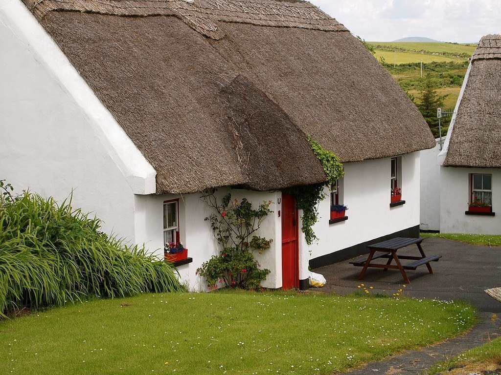 Traditional Irish cottages in Tullycross 40 mins drive