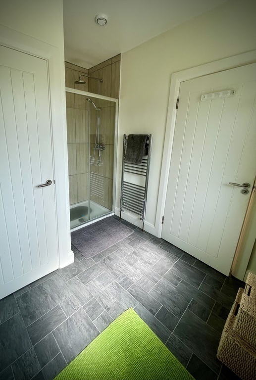 Main bedroom en suite