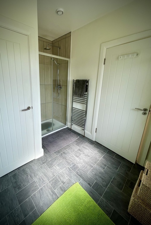 Main bedroom en suite