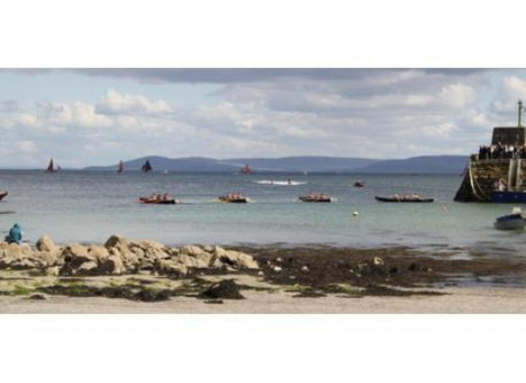 Currach racing in Spiddal