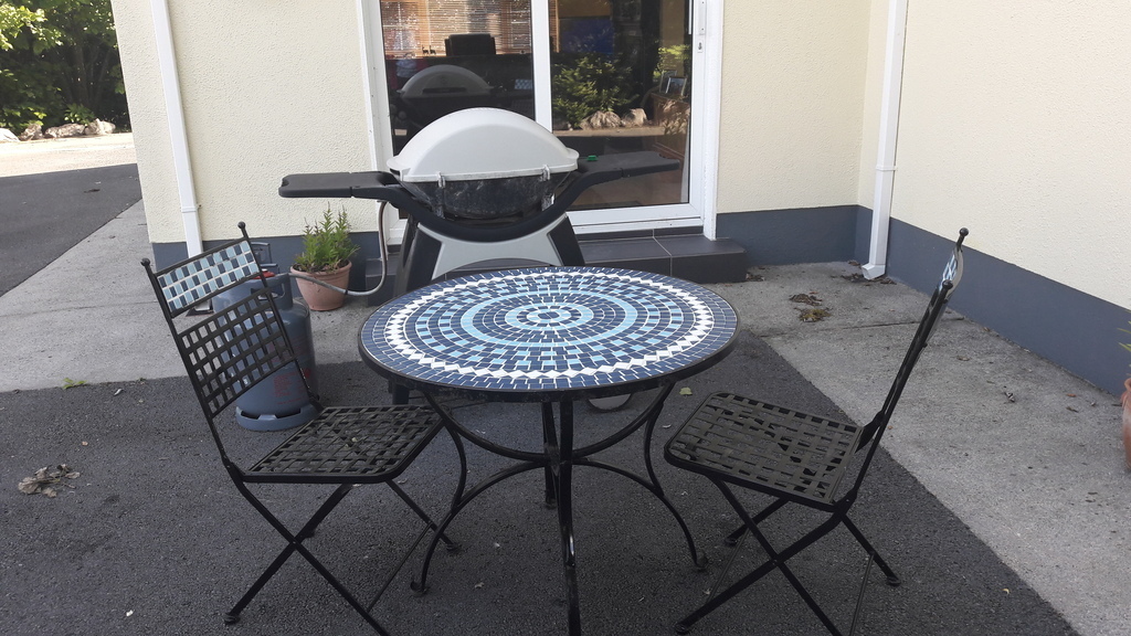 BBQ & breakfast table