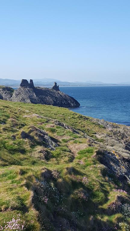 Cliff walk to Black Castle