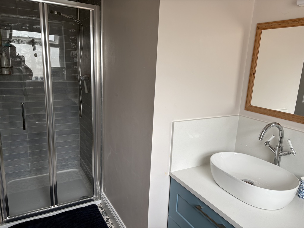 Shower room/ toilet