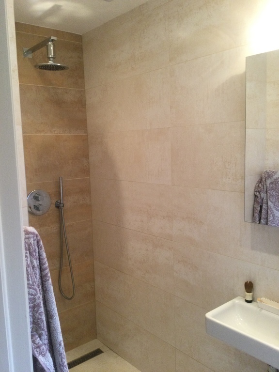 Master room bathroom 