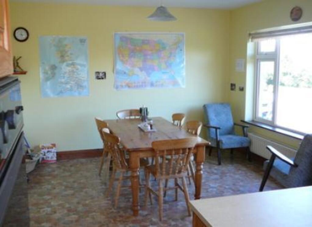 Kitchen with big window facing the main views and full of sun. 