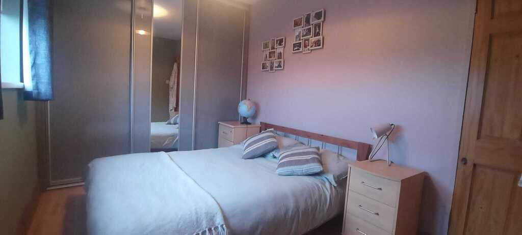 Upstairs Bedroom No 2 - double bed 