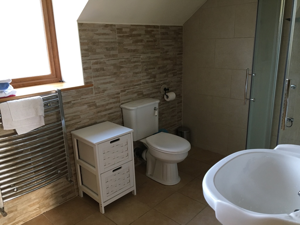 Main bathroom.. upstairs 