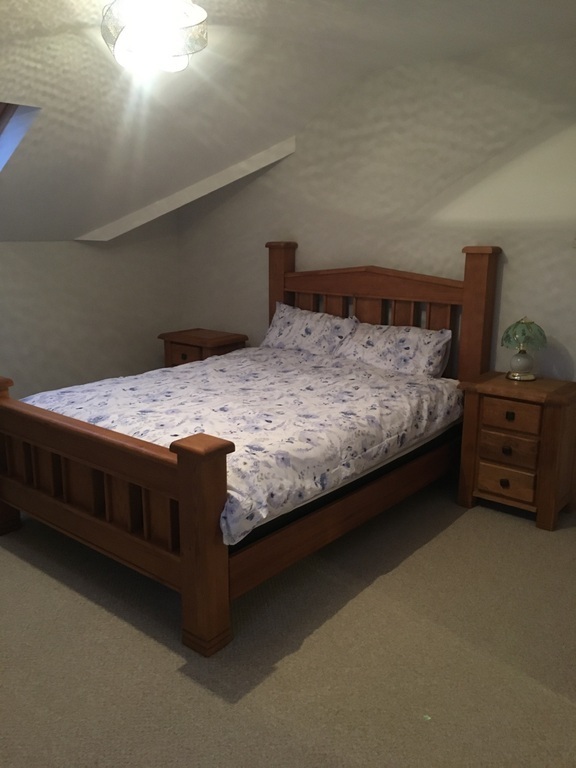 Upstairs Ensuite king bedroom 