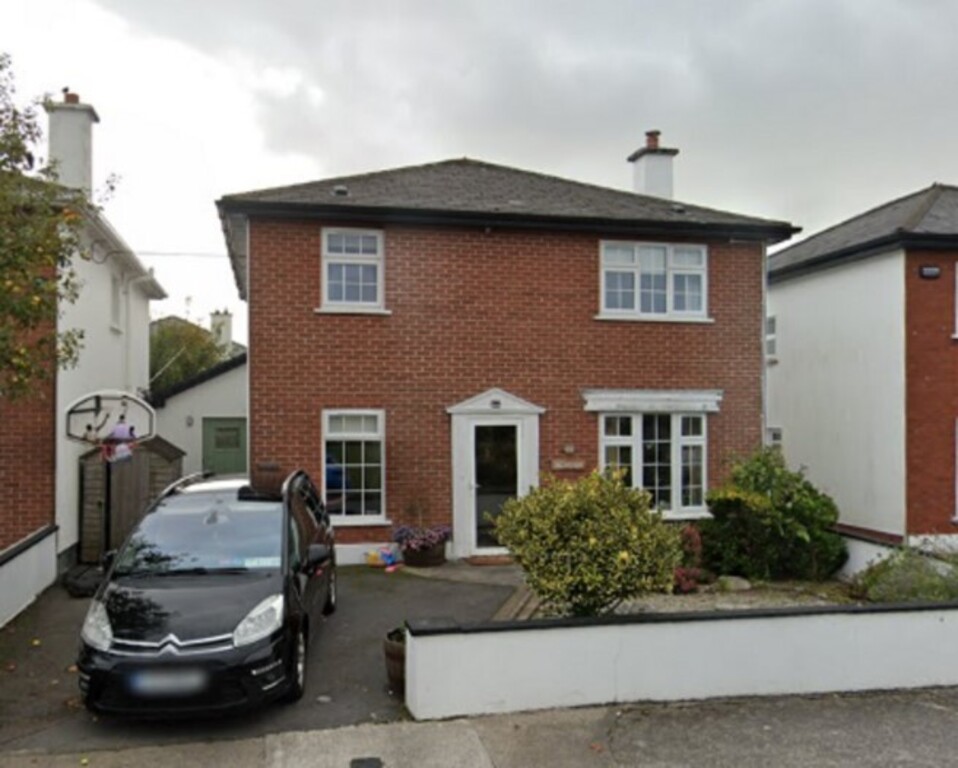 24 Beach Court - front view