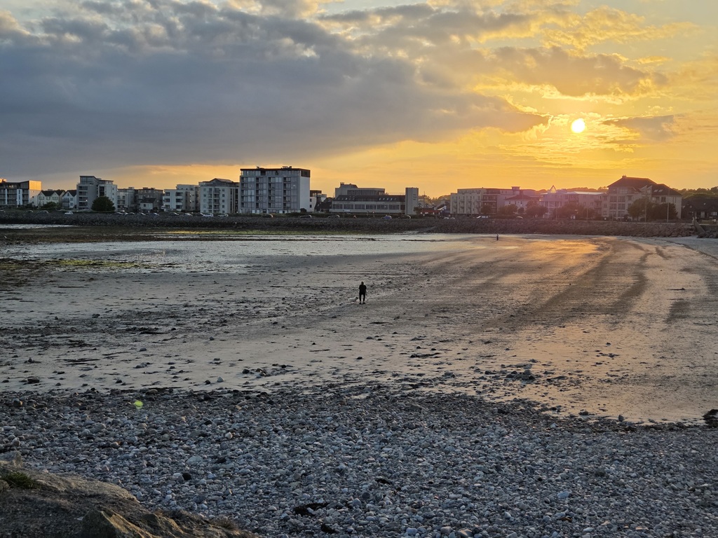 Grattan beach (facing west)