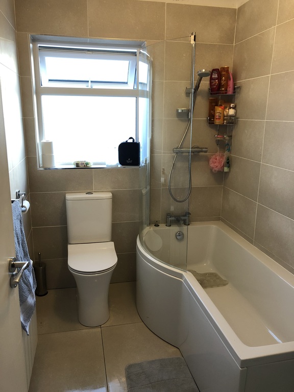 Main bathroom upstairs