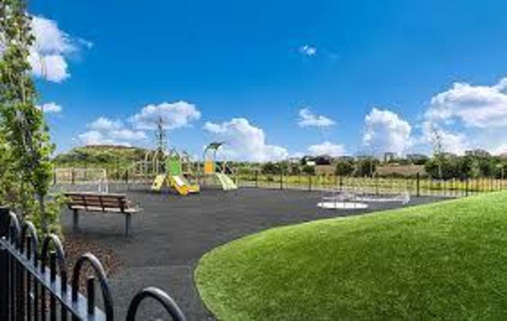 playground, green areas and cycle paths in the estate