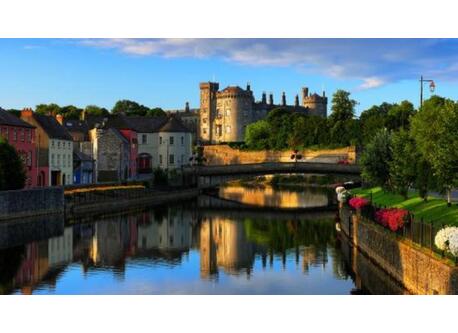 The River Nore  with a view of Kilkenny castle.