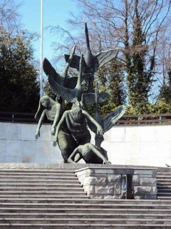 Garden of Remembrance, Children of Lir Statue 