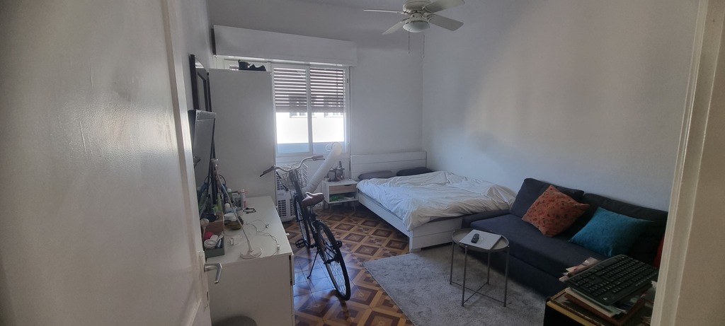 חדר עם מיטה זוגית