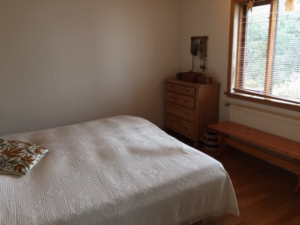 Master bedroom, 180 cm bed