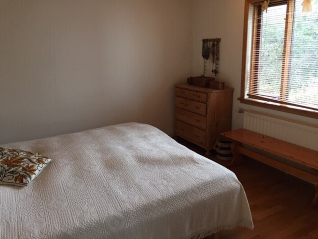 Master bedroom, 180 cm bed