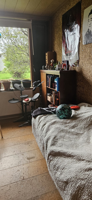 The younger teen's room.