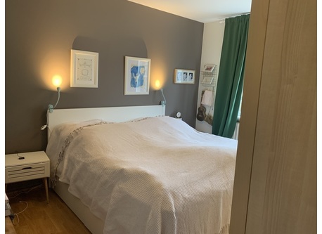 Master bedroom with 180cm bed 