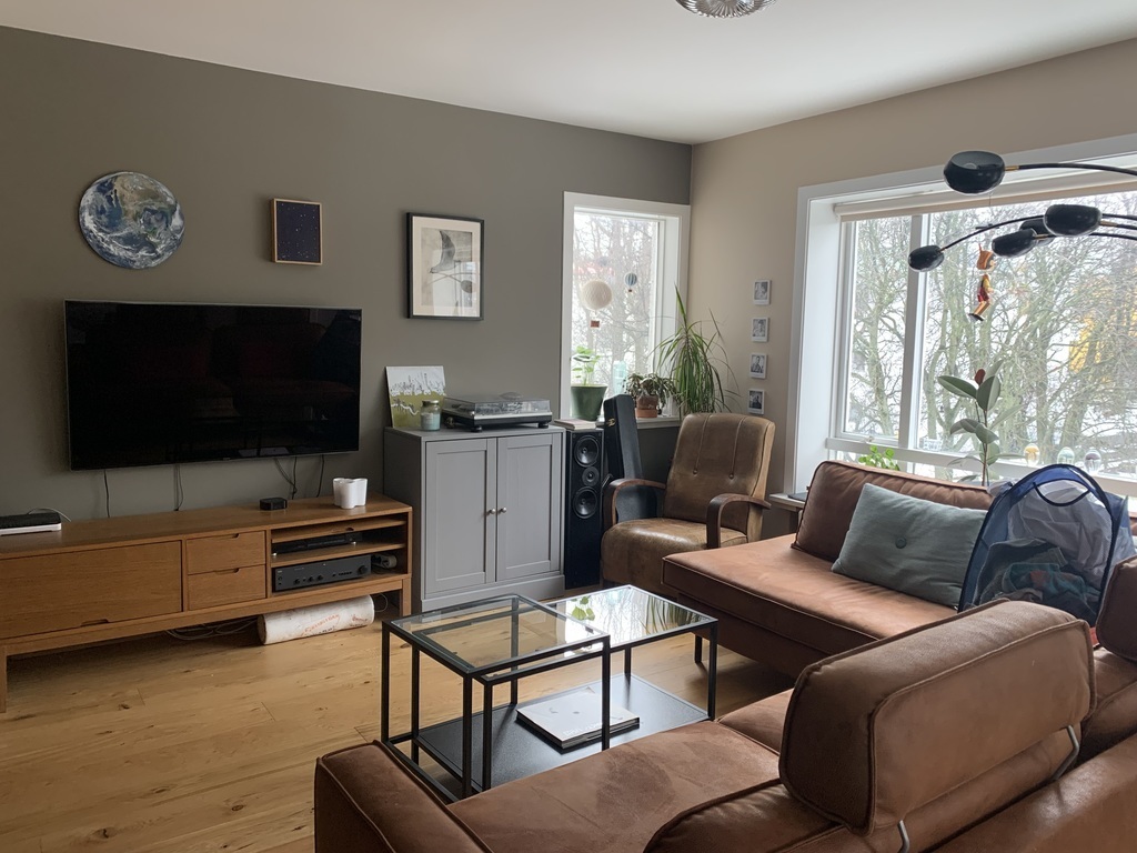 Living room with tv & vinyl record player. 