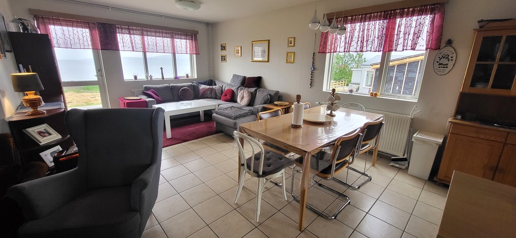 Kitchen table, seen in to the living room.
