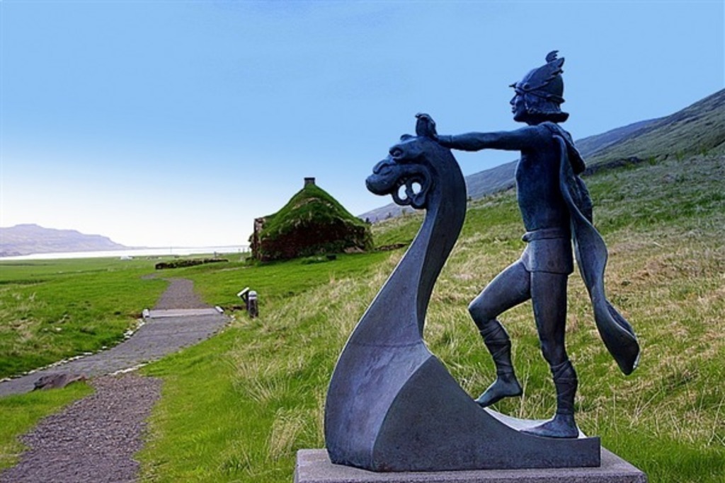 Eiríksstaðir and the statue of "Leifur the lucky"