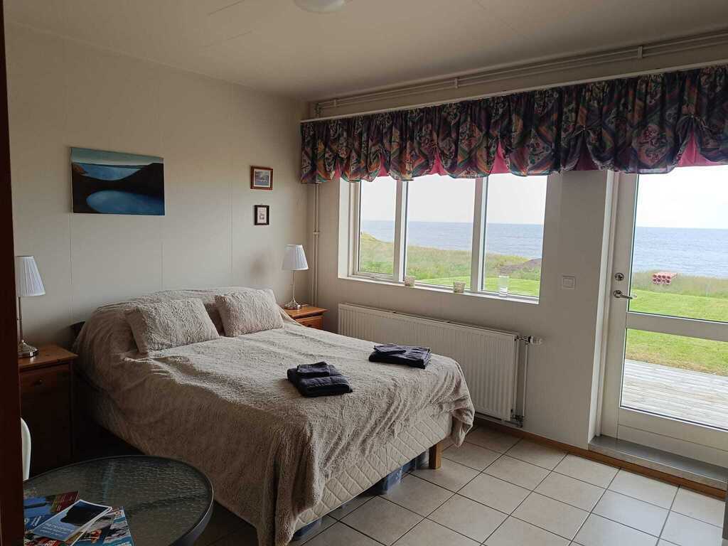 The guest room, with a door to the back yard. In the other apartment.