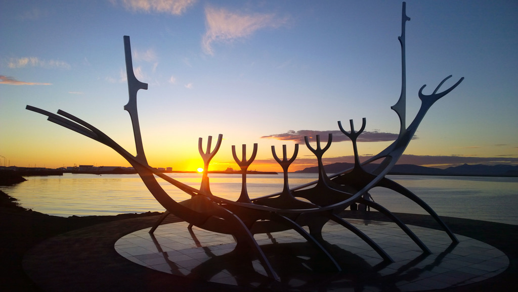 Reykjavík midnight sun and the sculpture Sólfarið. Just a few minutes from home by car or foot.