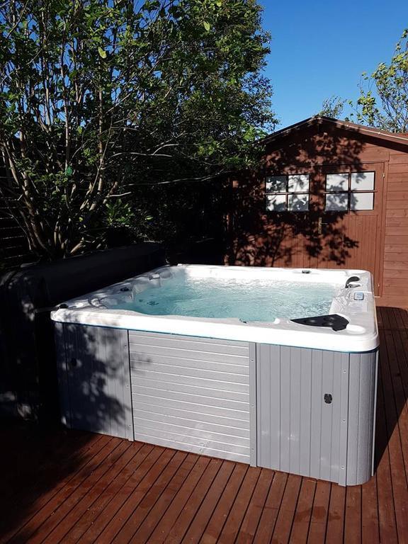 Hot tub with a massage on the terrace.