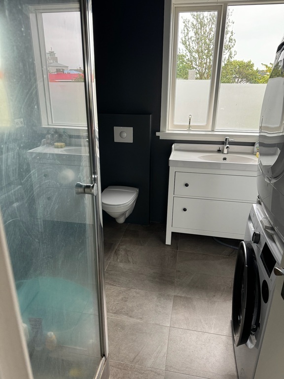 upper floor bathroom with washing machine and dryer