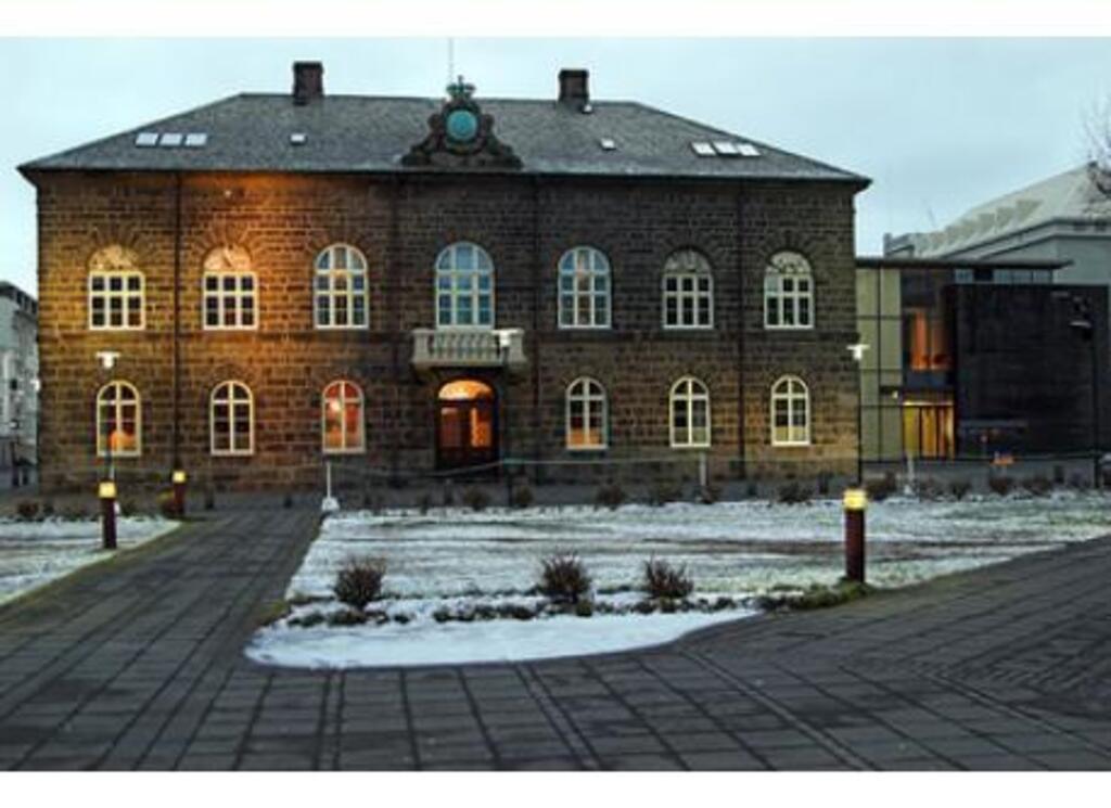 Parliament - City Center (5-10min walk)